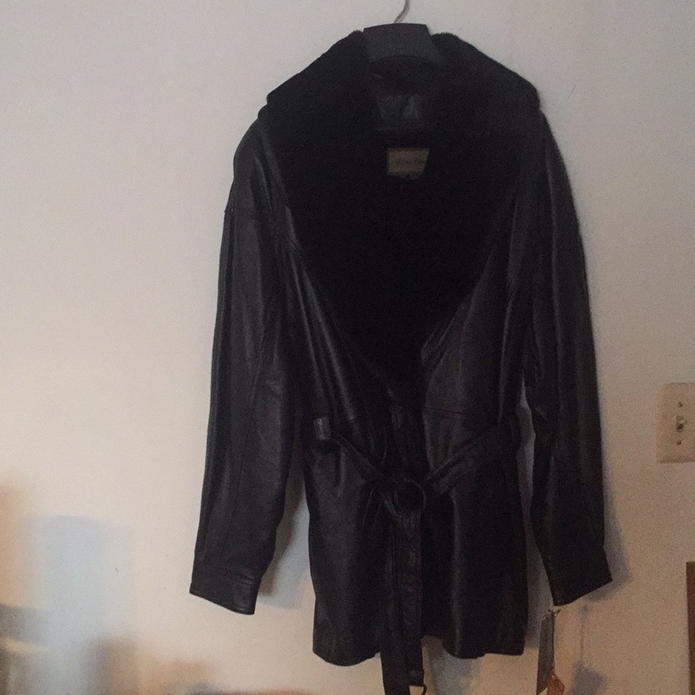 black leather coat w/ detachable faux fur collar